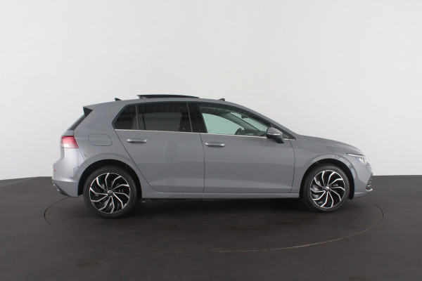 Volkswagen Golf 1.4 eHybrid Style > Pano.schuifdak/Plug-in/Moonstone Grey/Keyless//Winterpakket...