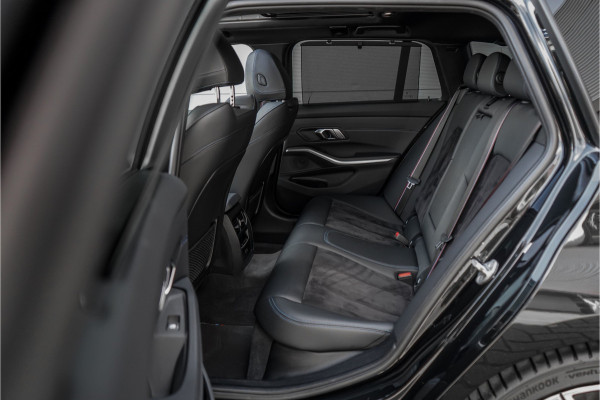BMW 3 Serie Touring 330e M-Sport Pano ACC Trekhaak Memory 19"