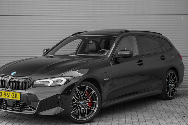 BMW 3 Serie Touring 330e M-Sport Pano ACC Trekhaak Memory 19"