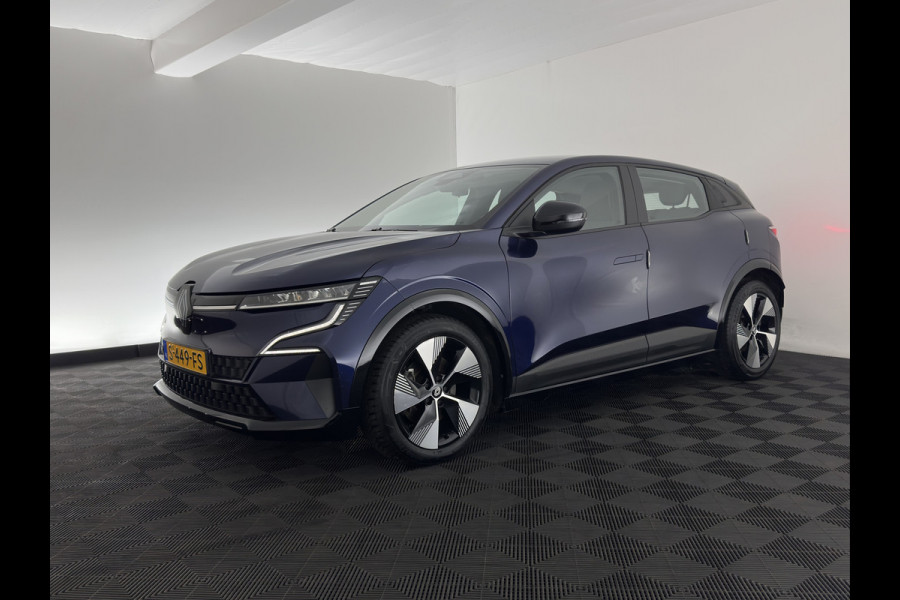 Renault Mégane E-Tech EV60 Optimum Charge Evolution [3-Fase-22kW] {SoH-91%} (INCL-BTW) Aut. *HEATPUMP | FULL-LED | CAMERA | LANE-ASSIST | KEYLESS | NAVI-FULLMAP | CARPLAY | COMFORTSEATS | DIGI-COCKPIT | ECC | PDC | 18"ALU*