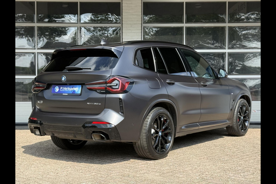 BMW X3 xDrive30e M SPORT | SPORTREMMEN ROOD | PANORAMA | 360 CAMERA | HEAD UP | ADAPTIEF ONDERSTEL |