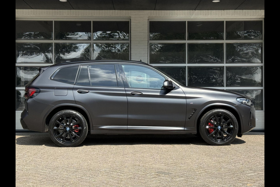 BMW X3 xDrive30e M SPORT | SPORTREMMEN ROOD | PANORAMA | 360 CAMERA | HEAD UP | ADAPTIEF ONDERSTEL |