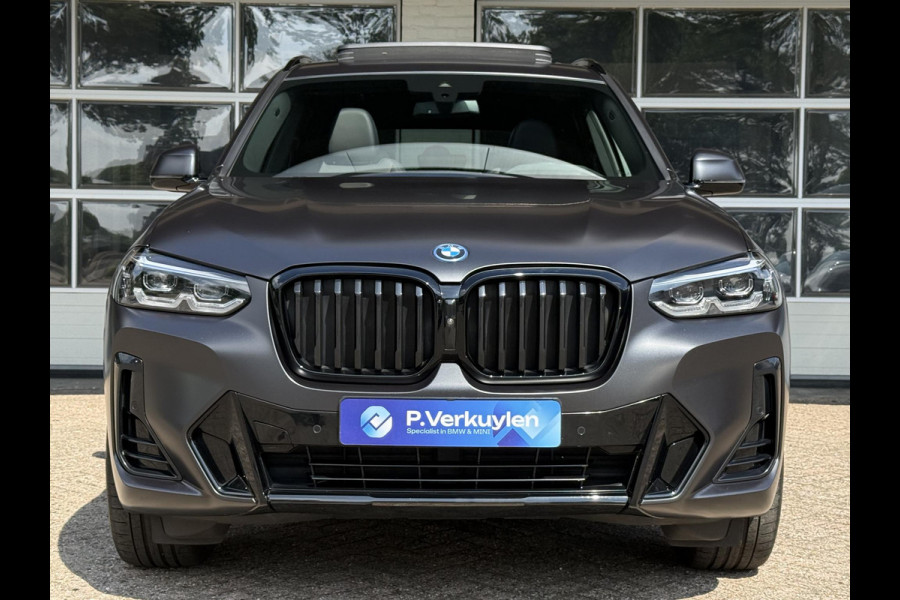 BMW X3 xDrive30e M SPORT | SPORTREMMEN ROOD | PANORAMA | 360 CAMERA | HEAD UP | ADAPTIEF ONDERSTEL |