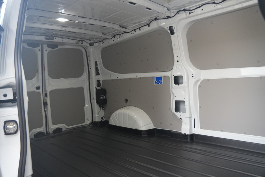 Ford E-Transit Custom 320 L2H1 Limited 71 kWh 218pk - LED - Carplay - Stoelverwarming - Keyless - Cruise - Rijklaar