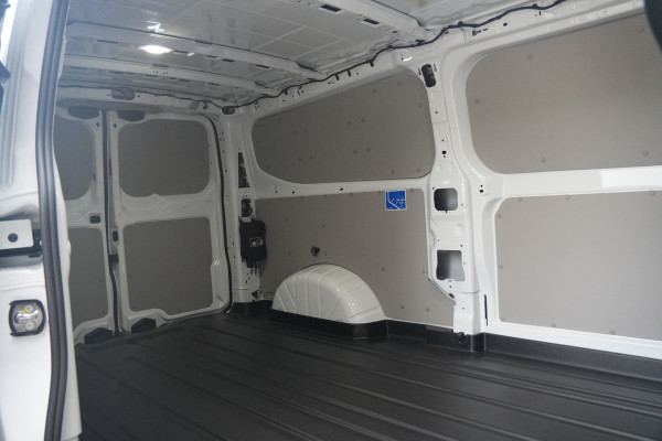 Ford E-Transit Custom 320 L2H1 Limited 71 kWh 218pk - LED - Carplay - Stoelverwarming - Keyless - Cruise - Rijklaar