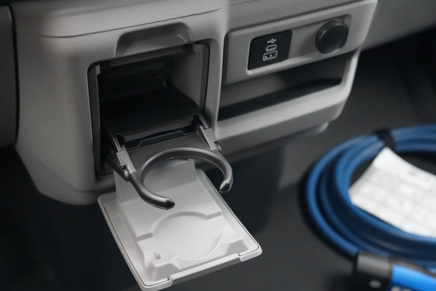 Ford E-Transit Custom 320 L2H1 Limited 71 kWh 218pk - LED - Carplay - Stoelverwarming - Keyless - Cruise - Rijklaar