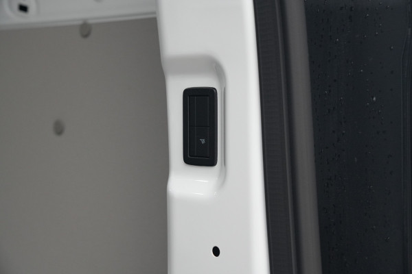 Ford E-Transit Custom 320 L2H1 Limited 71 kWh 218pk - LED - Carplay - Stoelverwarming - Keyless - Cruise - Rijklaar