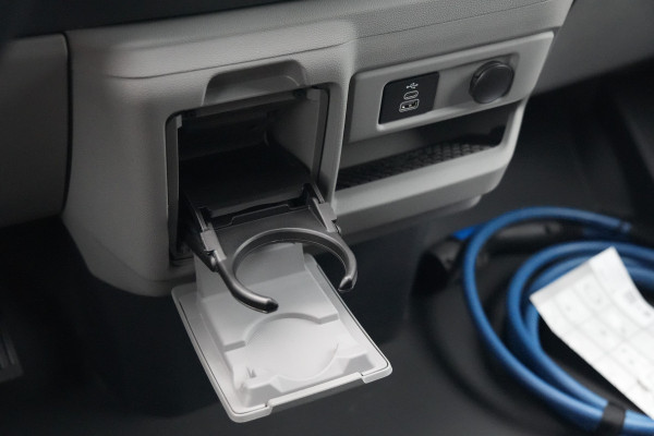 Ford E-Transit Custom 320 L2H1 Limited 71 kWh 218pk - Trekhaak - ACC - B&O - Navi - Stoel/Stuurverwarming - 360 Camera - Blindspot - Rijklaar