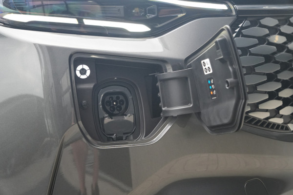 Ford E-Transit Custom 320 L2H1 Limited 71 kWh 218pk - Trekhaak - ACC - B&O - Navi - Stoel/Stuurverwarming - 360 Camera - Blindspot - Rijklaar