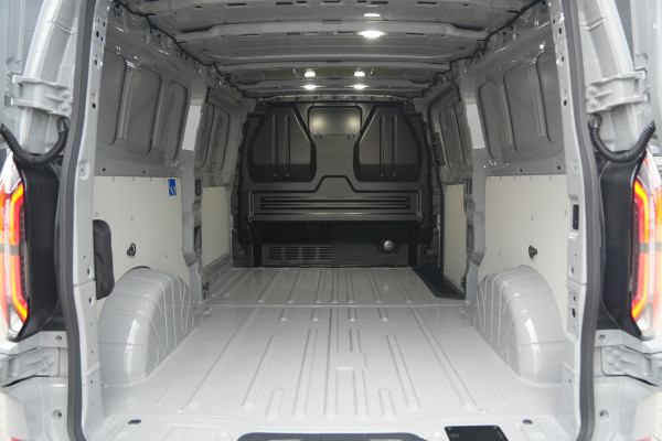 Ford E-Transit Custom 320 L2H1 Limited 71 kWh 218pk - Trekhaak - ACC - B&O - Navi - Stoel/Stuurverwarming - 360 Camera - Blindspot - Rijklaar