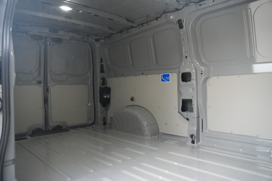 Ford E-Transit Custom 320 L2H1 Limited 71 kWh 218pk - Trekhaak - ACC - B&O - Navi - Stoel/Stuurverwarming - 360 Camera - Blindspot - Rijklaar