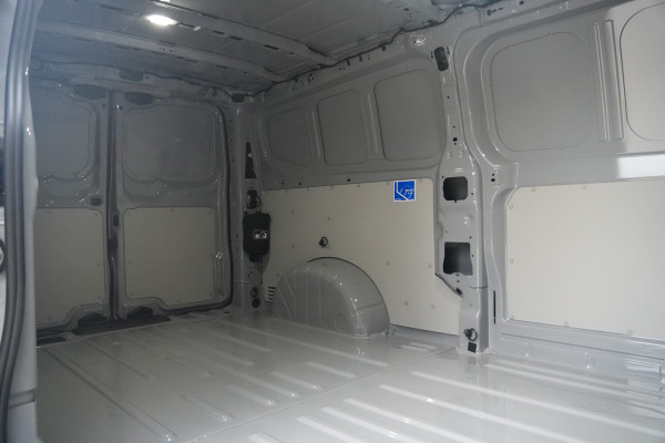 Ford E-Transit Custom 320 L2H1 Limited 71 kWh 218pk - Trekhaak - ACC - B&O - Navi - Stoel/Stuurverwarming - 360 Camera - Blindspot - Rijklaar