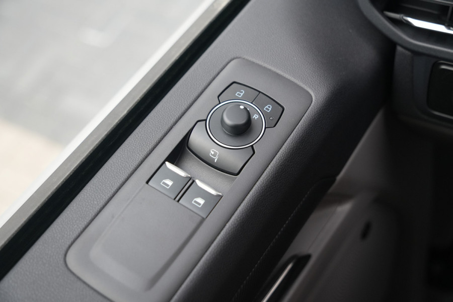 Ford E-Transit Custom 320 L2H1 Limited 71 kWh 218pk - Trekhaak - ACC - B&O - Navi - Stoel/Stuurverwarming - 360 Camera - Blindspot - Rijklaar