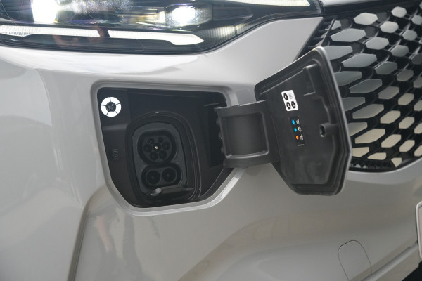 Ford E-Transit Custom 320 L2H1 Limited 71 kWh 218pk - Trekhaak - ACC - B&O - Navi - Stoel/Stuurverwarming - 360 Camera - Blindspot - Rijklaar