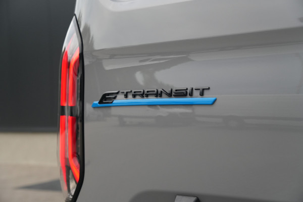 Ford E-Transit Custom 320 L2H1 Limited 71 kWh 218pk - Trekhaak - ACC - B&O - Navi - Stoel/Stuurverwarming - 360 Camera - Blindspot - Rijklaar
