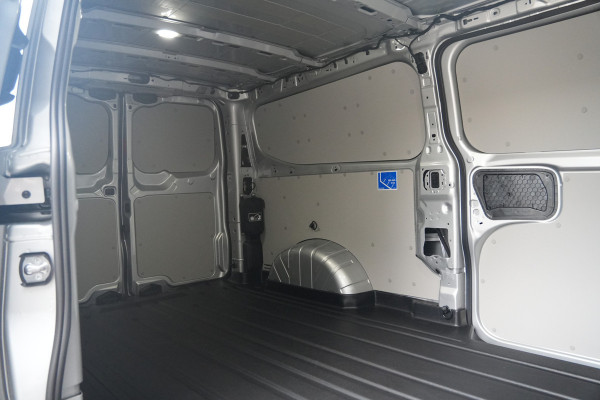 Ford E-Transit Custom 340 L2H1 Sport 71 kWh 218pk - ACC - Elek Trekhaak - B&O - Navi - Stoel/Stuurverwarming - 360 Camera - Blindspot - Rijklaar
