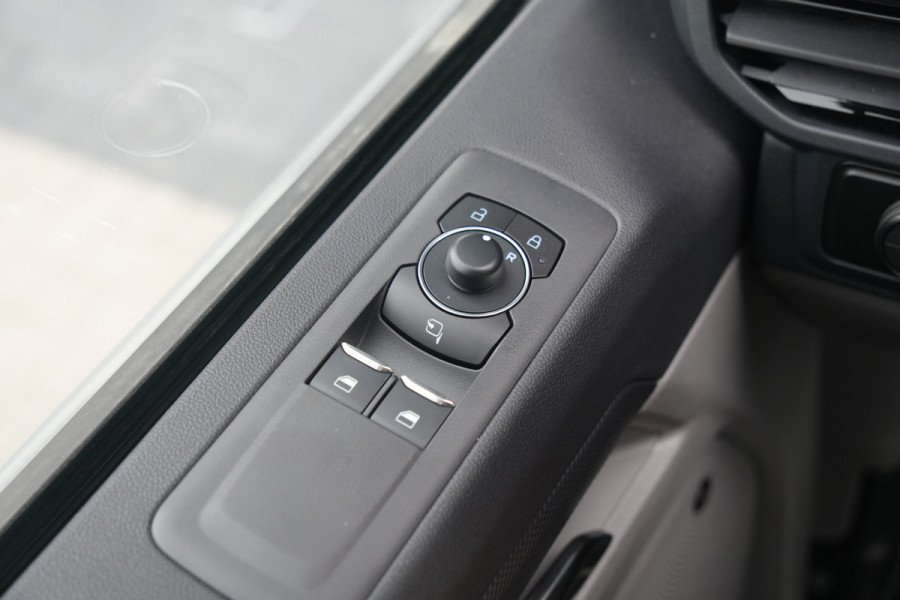 Ford E-Transit Custom 340 L2H1 Sport 71 kWh 218pk - ACC - Elek Trekhaak - B&O - Navi - Stoel/Stuurverwarming - 360 Camera - Blindspot - Rijklaar
