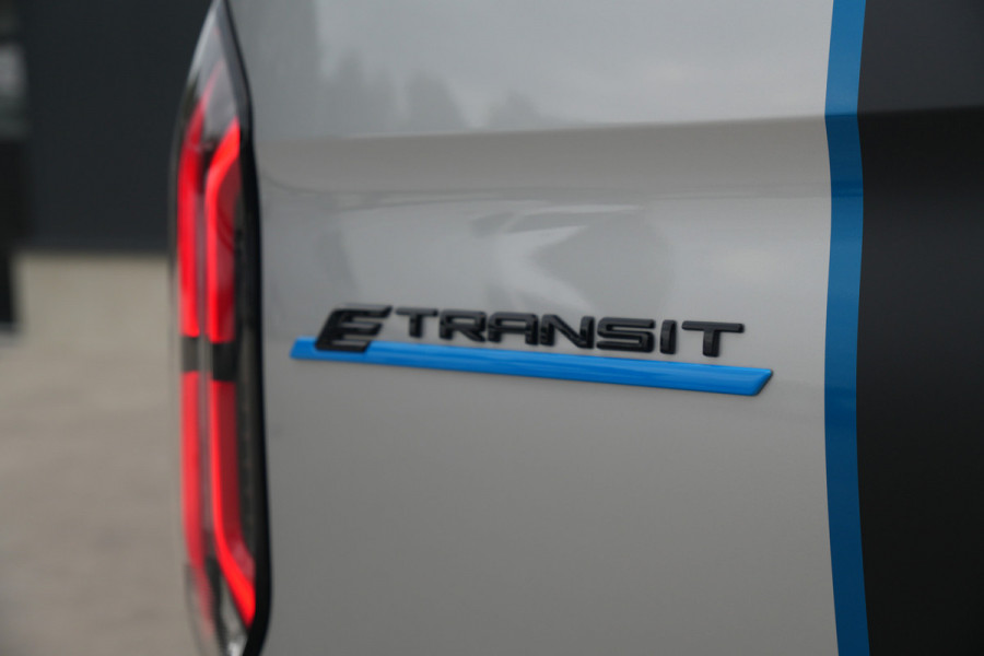 Ford E-Transit Custom 340 L2H1 Sport 71 kWh 218pk - ACC - Elek Trekhaak - B&O - Navi - Stoel/Stuurverwarming - 360 Camera - Blindspot - Rijklaar