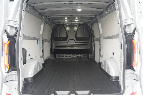 Ford E-Transit Custom 320 L2H1 Limited 71 kWh 218pk - Elek Trekhaak - LED - Carplay - Stoelverwarming - Keyless - Cruise - Rijklaar