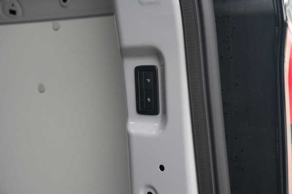 Ford E-Transit Custom 320 L2H1 Limited 71 kWh 218pk - Elek Trekhaak - LED - Carplay - Stoelverwarming - Keyless - Cruise - Rijklaar