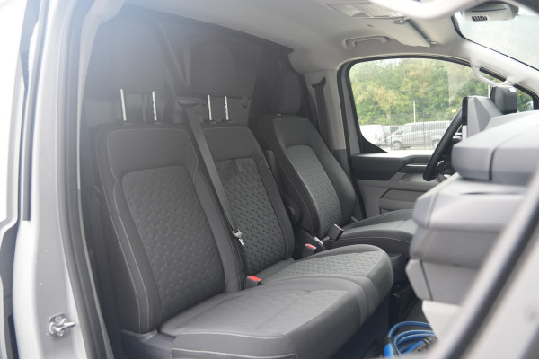 Ford E-Transit Custom 320 L2H1 Limited 71 kWh 218pk - Elek Trekhaak - LED - Carplay - Stoelverwarming - Keyless - Cruise - Rijklaar