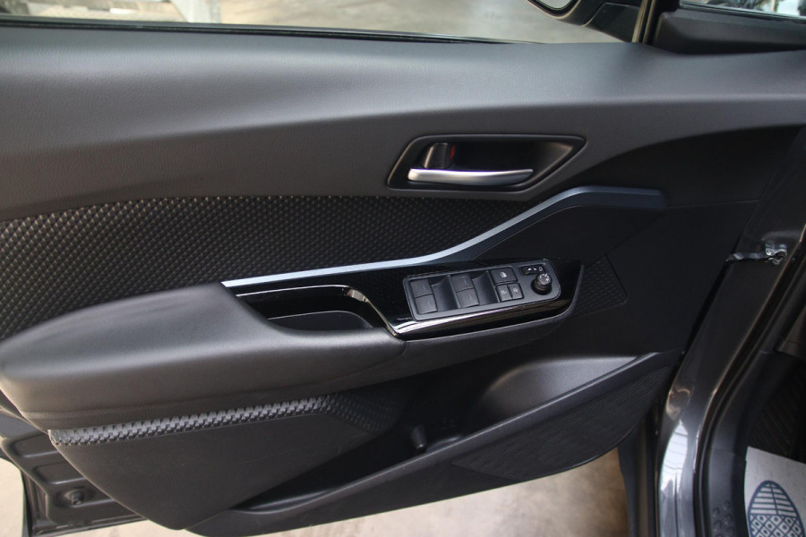 Toyota C-HR 2.0 Hybrid Dynamic XENON-CLIMA-STOEL VRM-CAMERA