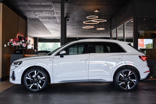 Audi Q3 35 TFSI 3x S-line. ACC, Camera, Matrix, Dodehoek, Stoelverw!