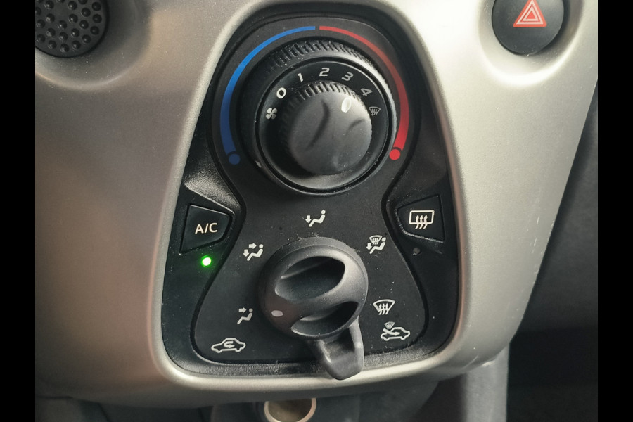 Peugeot 108 1.0 e-VTi Active uit 2018 Rijklaar + 12 maanden Bovag-garantie Henk Jongen Auto's in Helmond,  al 50 jaar service zoals 't hoort!