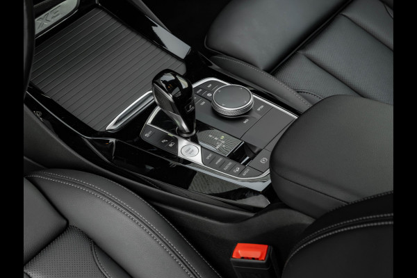 BMW X3 xDrive30e M-Sport - Pano - Trekhaak - Memoryzetel - Head-Up