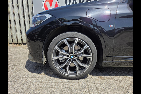 BMW X1 xDrive25e High Executive Edition M Sport 19"/Panoramadak/Elektrische stoel + memory/Adaptieve cruise/Keyless/HiFi/Camera