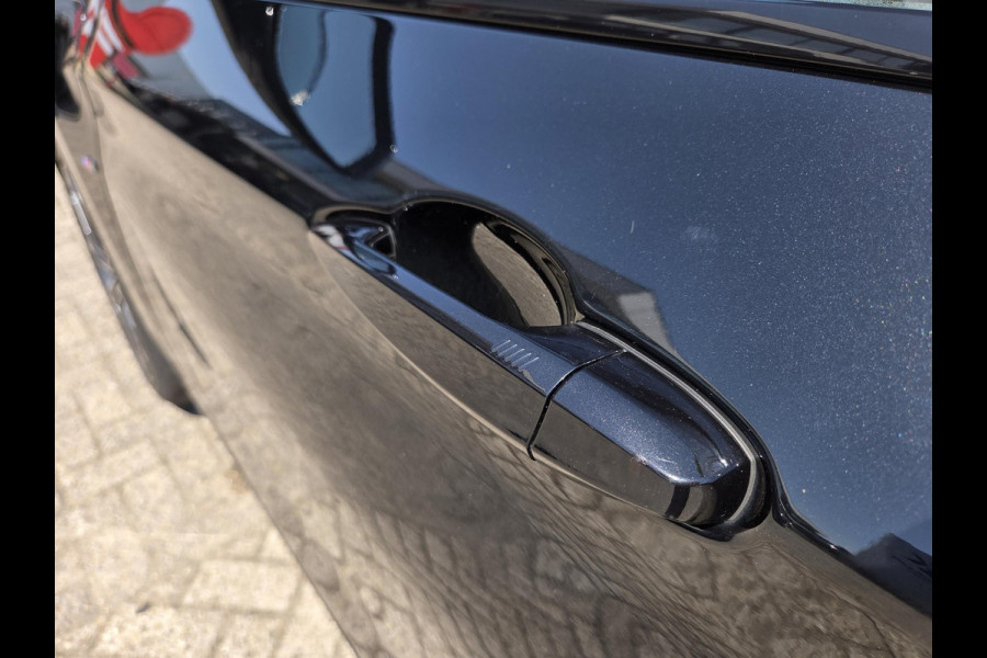 BMW X1 xDrive25e High Executive Edition M Sport 19"/Panoramadak/Elektrische stoel + memory/Adaptieve cruise/Keyless/HiFi/Camera