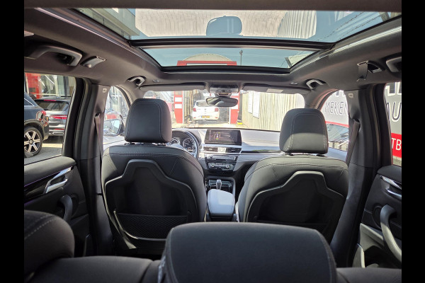 BMW X1 xDrive25e High Executive Edition M Sport 19"/Panoramadak/Elektrische stoel + memory/Adaptieve cruise/Keyless/HiFi/Camera