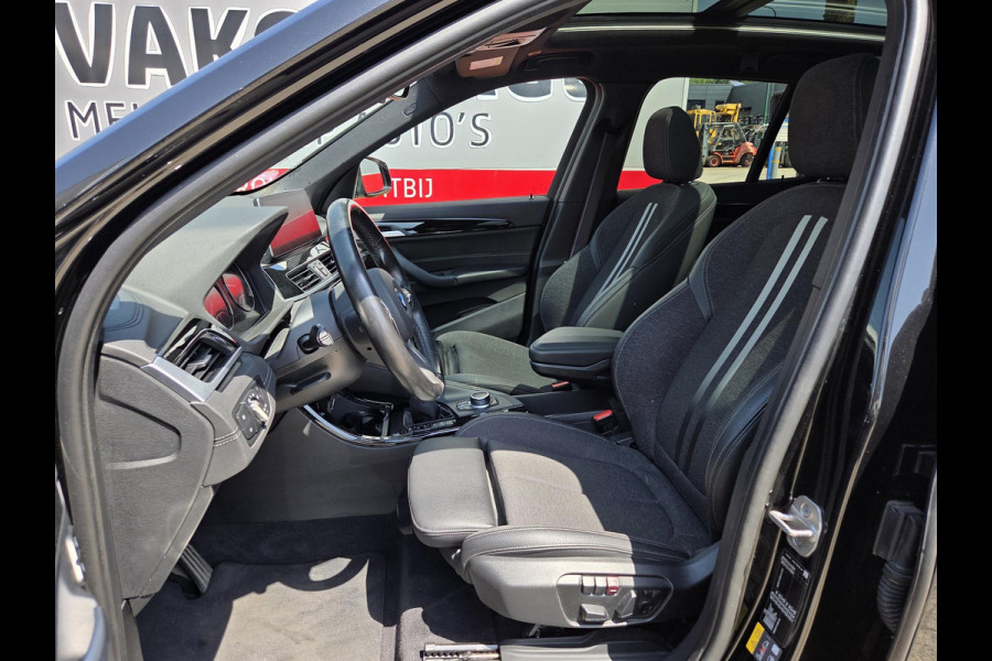 BMW X1 xDrive25e High Executive Edition M Sport 19"/Panoramadak/Elektrische stoel + memory/Adaptieve cruise/Keyless/HiFi/Camera