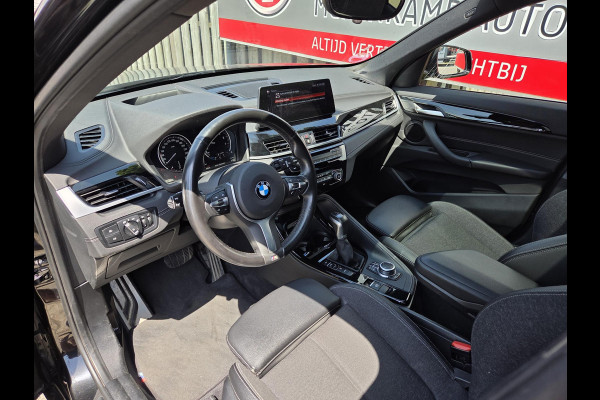 BMW X1 xDrive25e High Executive Edition M Sport 19"/Panoramadak/Elektrische stoel + memory/Adaptieve cruise/Keyless/HiFi/Camera