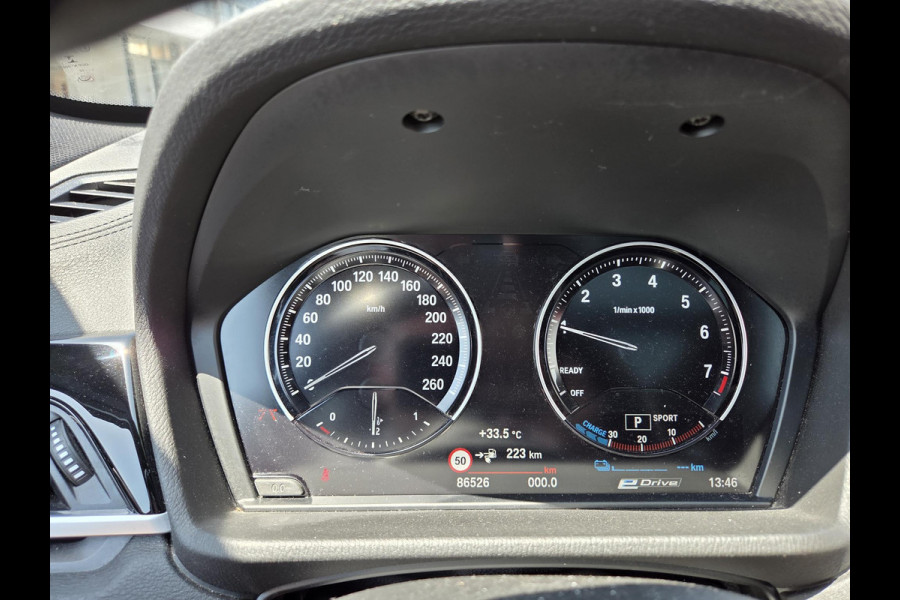 BMW X1 xDrive25e High Executive Edition M Sport 19"/Panoramadak/Elektrische stoel + memory/Adaptieve cruise/Keyless/HiFi/Camera