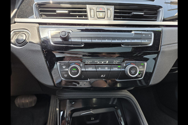 BMW X1 xDrive25e High Executive Edition M Sport 19"/Panoramadak/Elektrische stoel + memory/Adaptieve cruise/Keyless/HiFi/Camera