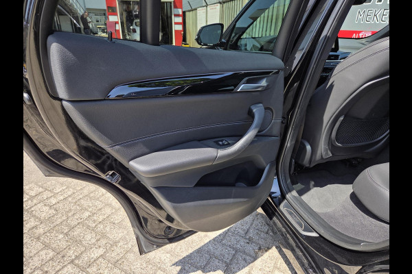 BMW X1 xDrive25e High Executive Edition M Sport 19"/Panoramadak/Elektrische stoel + memory/Adaptieve cruise/Keyless/HiFi/Camera