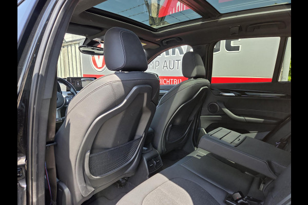 BMW X1 xDrive25e High Executive Edition M Sport 19"/Panoramadak/Elektrische stoel + memory/Adaptieve cruise/Keyless/HiFi/Camera