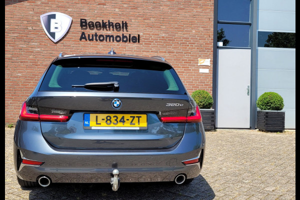 BMW 3 Serie Touring 320e Luxury - Pano, Trekhaak, Laser (NL NAP BTW)