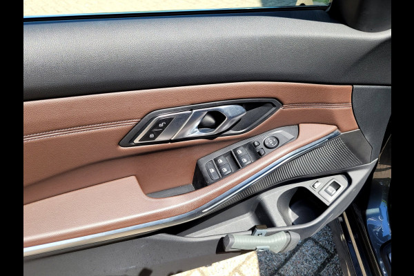 BMW 3 Serie Touring 320e Luxury - Pano, Trekhaak, Laser (NL NAP BTW)
