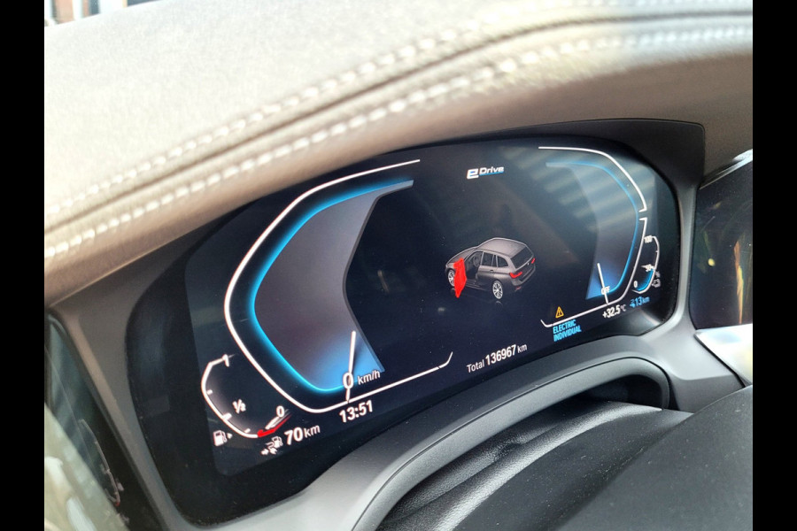 BMW 3 Serie Touring 320e Luxury - Pano, Trekhaak, Laser (NL NAP BTW)