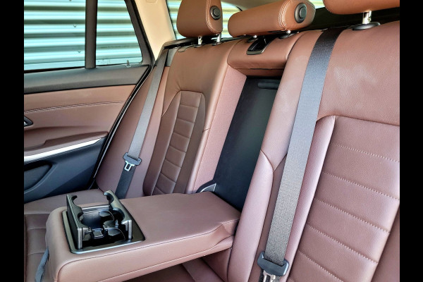 BMW 3 Serie Touring 320e Luxury - Pano, Trekhaak, Laser (NL NAP BTW)
