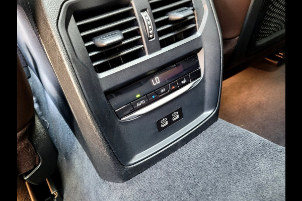 BMW 3 Serie Touring 320e Luxury - Pano, Trekhaak, Laser (NL NAP BTW)