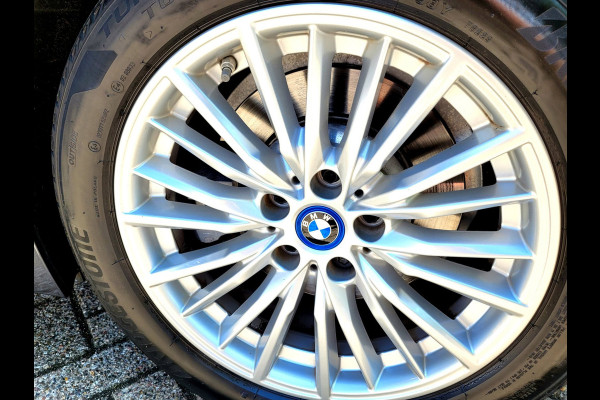 BMW 3 Serie Touring 320e Luxury - Pano, Trekhaak, Laser (NL NAP BTW)
