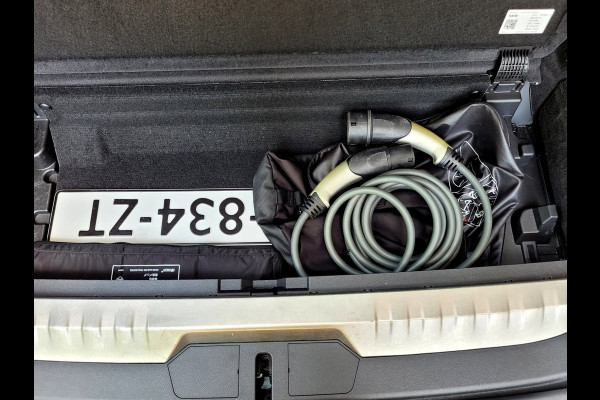 BMW 3 Serie Touring 320e Luxury - Pano, Trekhaak, Laser (NL NAP BTW)