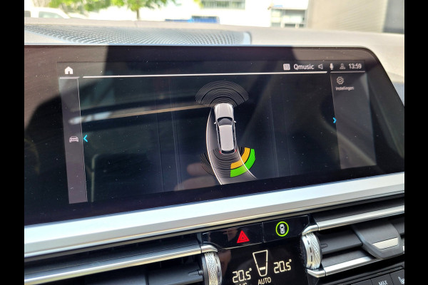 BMW 3 Serie Touring 320e Luxury - Pano, Trekhaak, Laser (NL NAP BTW)