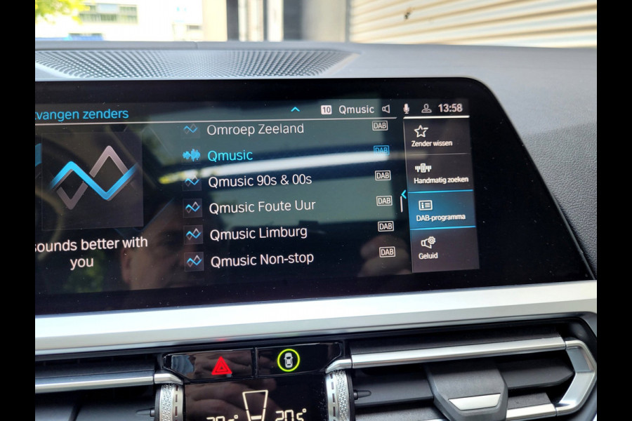 BMW 3 Serie Touring 320e Luxury - Pano, Trekhaak, Laser (NL NAP BTW)