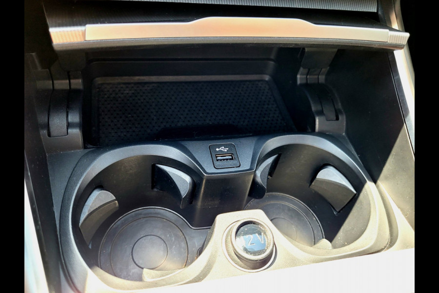 BMW 3 Serie Touring 320e Luxury - Pano, Trekhaak, Laser (NL NAP BTW)