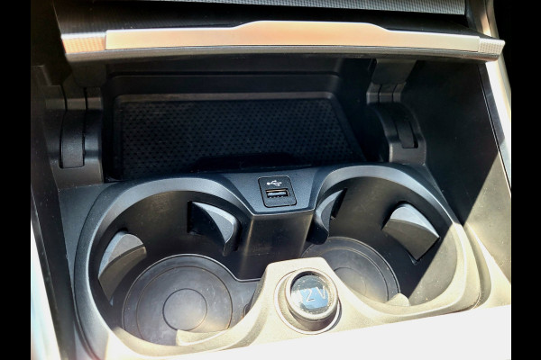 BMW 3 Serie Touring 320e Luxury - Pano, Trekhaak, Laser (NL NAP BTW)