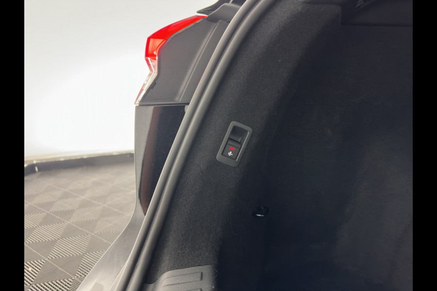 Audi Q4 e-tron 40 Launch S-Line Edition Competition 77 kWh [3-Fase-11kW] {SoH-89%} (INCL-BTW) *HEAT-PUMP | LEATHER | MATRIX-LED | SONOS-SOUND | ADAPTIVE-CRUISE | HEATED-SPORTSEATS | AMBIENTLIGHT | DIGI-COCKPIT | CAMERA | KEYLESS | HEAD-UP |  DAB+ | TOWBAR | 20''ALU*
